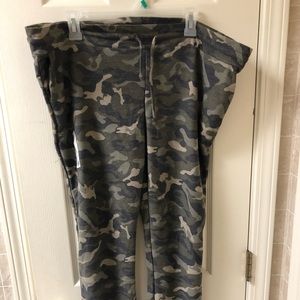 Camo print joggers. NWT! Size 3X. Soft comfy material.